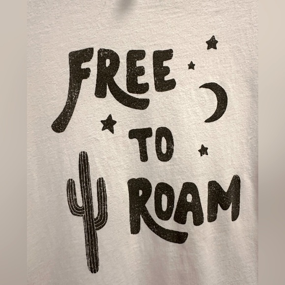 White “Free to Roam” Desert themed T Shirt - Picture 2 of 6